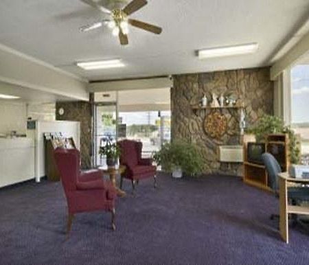 Knights Inn Junction City Interior photo